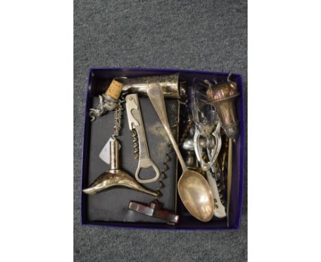 Miscellaneous collectables.