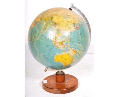 Rath Political Globe - A retro vintage 20th Century 1980's&nbsp;terrestrial political desk top globe published&nbsp;Veb Räthg