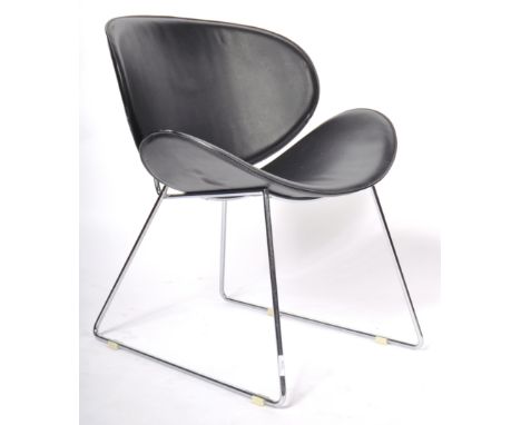 A retro vintage 20th Century 1970's leather and chrome easy lounge chair in the manner of Charles and Ray Eames. The chair ha