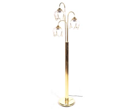 A retro vintage 20th Century Italian Hollywood Regency upright standard lamp light of brass construction. The lamp having a s