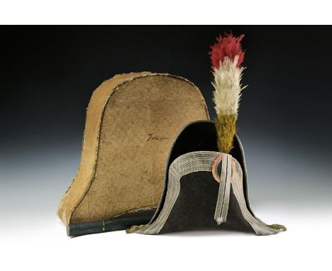 dating: 1812 - 1814 provenance: Kingdom fo Italy (Napoleonic), Majestic hat made of black felt, edged with silver stripes, wi