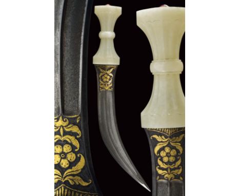 dating: Mid 19th Century provenance: Indopersia, Solid curved, double-edged blade of beautiful dark damask with reinforced ti