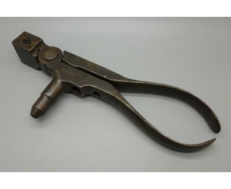 An Ideal Mfg. Co. 40-65 Winchester bullet mould and reloading tool 