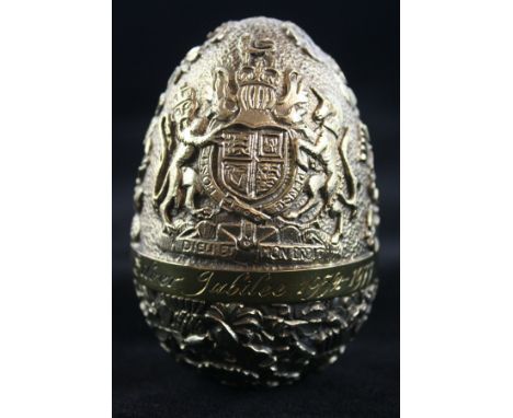 A Stuart Devlin hallmarked silver gilt commemorative eggProduced to commemorate 'The Silver Jubilee 1952-1971' numbered 6, Lo