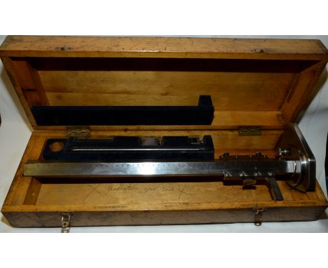 Vintage Chesterman No.369 engineers 14' Vernier height gauge in wooden case