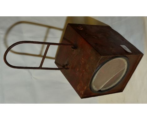 Revo station lamp 