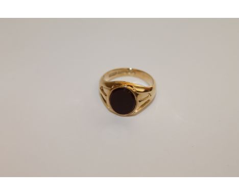 An antique 9ct gold agate set signet ring, size O CONDITION REPORT: The ring is in good condition. It weighs 7.1g. It is hall