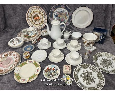 Assorted ceramics including part Tuscan China "Plant" coffee set, Chinese plate, Wedgewood plates and small Royal Doulton pin