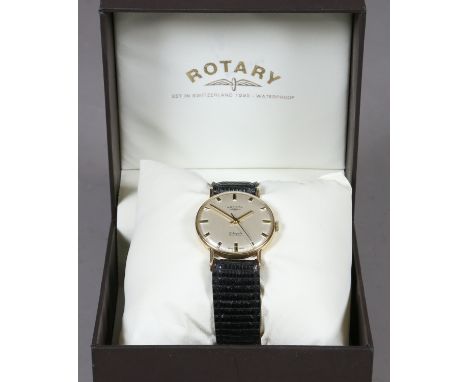 A gentlemens 9 carat gold Rotary manual wristwatch. Having silver dial, baton markers and centre seconds.