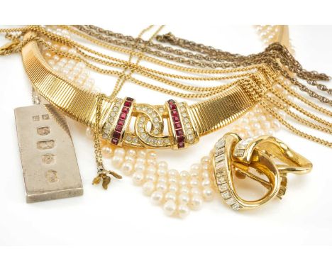 ASSORTED COSTUME & SILVER JEWELLERY, comprising Christian Dior necklace, pair ear clips, cultured pearl necklace, 5 plated ch