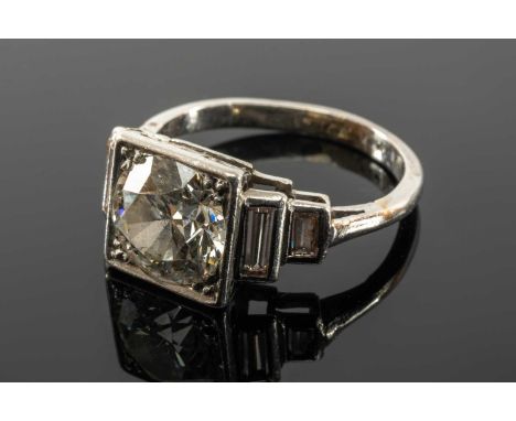 PLATINUM DIAMOND RING, the central stone measuring 2.0ct approx., flanked by two graduated baguette diamonds to either side, 