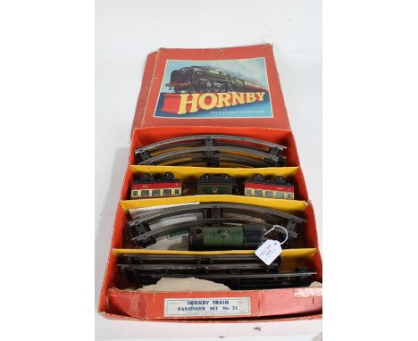 Hornby train passenger set No. 31, O gauge, housed in original box