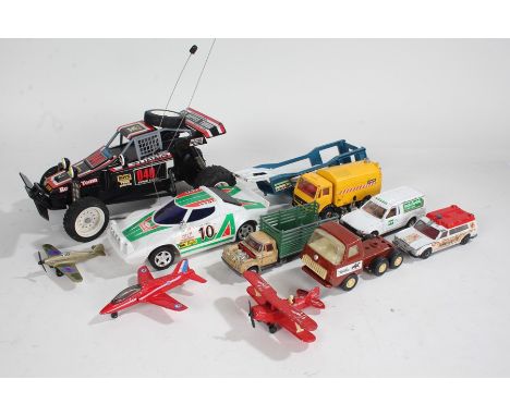 Toys to include remote control car chassis, Tonka and other model vehicles (qty)