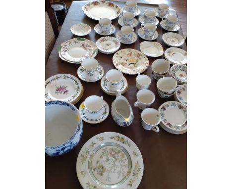 Ceramic tablewares including Royal Albert Old Country Roses cake plate 32cm, eight BHS Bristol Blue cups and saucers, four Ro