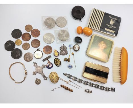 Three bags of collectables, including: some coins, a ladies cigarette case, a Stratton powder compact, an Edwardian gold broo