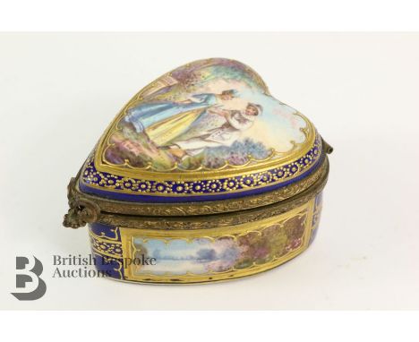 Circa 1900 French enamel trinket box, approx 6 x 7 cms, with finely painted classical scenes to the sides and top. Note: Lot 