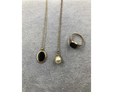 A 9ct hallmarked gold onyx signet ring, a 9ct hallmarked gold and onyx pendant with chain, and a 9ct hallmarked gold pearl pe