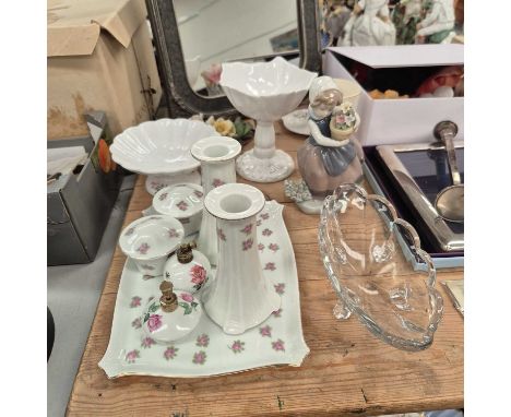 Dressing table ceramics, compacts, fans 2008 Sanderson 'Dandelion Clocks' textiles, a dressing table mirror, etc