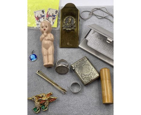 Jewellery and collectables, including an EPNS vesta, a 1937 shilling mounted ring, a vintage miniature doll, a bird brooch, 1