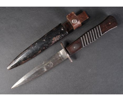 A WWI First World War Imperial German Army trench combat fighting knife. Ribbed wooden grip encasing the blade tang and the r