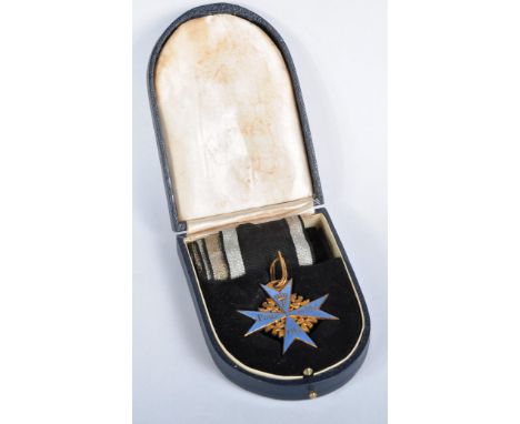 A WWI First World War Imperial German / Prussian Empire Order of Merit / Blue max medal ( Pour Le Merite ). Blue enamel eight