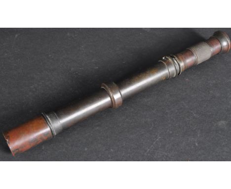 A WWI First World War British No. 4 MKIII field gun sighting telescope. Brass construction with focusing ring to the eye piec