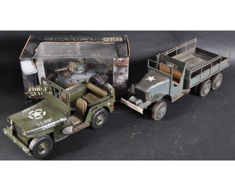 A collection of x3 WWII Second World War themed US United States and British Army tinplate and diecast military vehicles comp