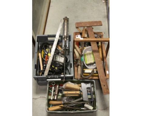 Quantity of tools to include workshop light, hand tools, crow bar etc