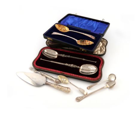 A mixed lot of silver items, comprising: a cased pair of anointing spoons, by Wakely and Wheeler, London 1902, length 25.2cm,