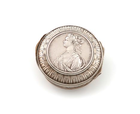 A mid-18th century silver portrait snuff box, maker's mark P.W, attributed to Peter Wirgman, and with a lion passant, London 