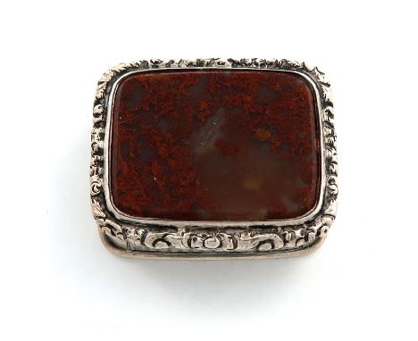 A William IV silver-mounted agate vinaigrette, by Nathaniel Mills, Birmingham 1833, rectangular form, engine-turned sides and