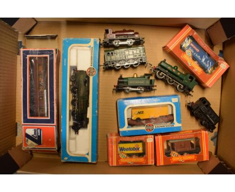 A mixed collection of model railway items to include Hornby 101 engine, 8751 engine, boxed 00 gauge trailers and similar item