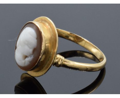 Antique 18ct gold ladies ring set with cameo. 2.1 grams. Tested as 18ct. UK size N. 