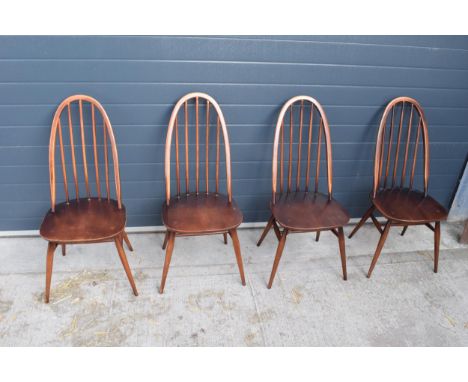 A matching set of 4 Ercol Windsor Quaker stick-back hooped dining chairs (4). 97cm tall. Generally in good clean condition wi