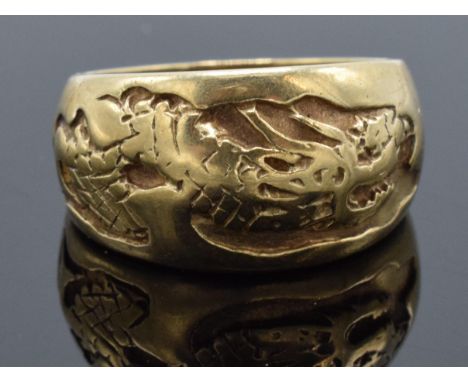 9ct gold ring with dragon to front. 5.2 grams. UK size O/P. 