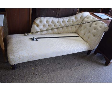Button upholstered chaise longe