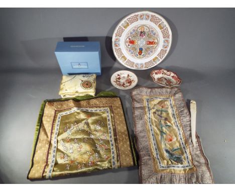 A mixed lot to include ceramics comprising Wedgwood Atlas card box (boxed), Mason's Ironstone, Spode Kells Plate, Oriental em