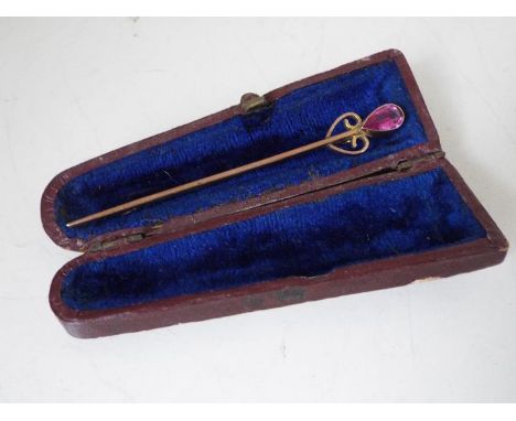 A bar brooch marked 9ct set with amethyst, approx weight 2.84 gm (all in)