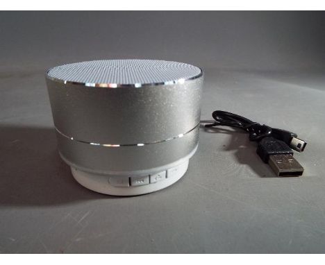 Unused Retail Stock - a unused speaker to support any phone, laptop, tablet and PC, working time 2 to 3 hours, 2 hour full ba