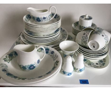 Wedgwood Clementine dinner and tea set - a dinner set in the Wedgwood Clementine pattern comprising six dinner plates, six fi