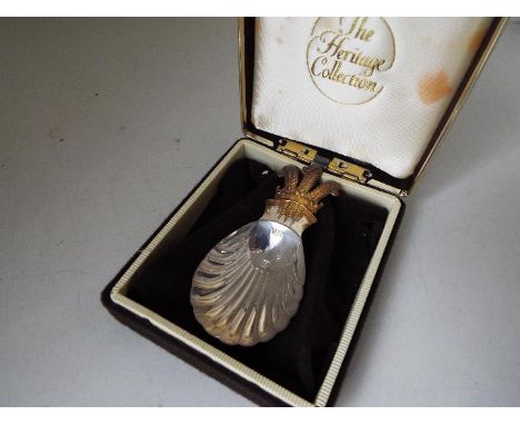 A hallmarked Silver Prince of Wales tea caddy spoon, Sheffield assay, cased