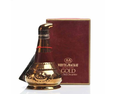 WHYTE &amp; MACKAY 12 YEAR OLD POT STILL DECANTER Blended De Luxe Scotch Whisky, In 22 carat gold glazed decanter. 1L, 43% vo