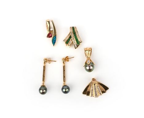 A group of gold and gem-set jewels, comprising: a pair of diamond and black cultured pearl pendent earrings, length 4.3cm, po