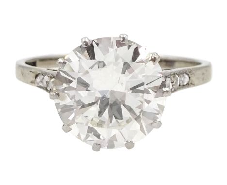 18ct white gold and palladium round brilliant cut diamond ring, with diamond set shoulders, stamped 18ct, principle diamond a