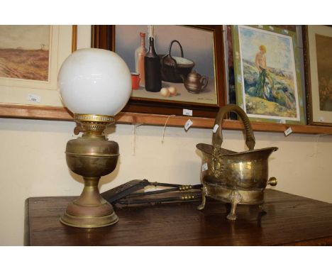 Mixed Lot: Part set of fire tools, a small brass coal bucket and an oil lamp