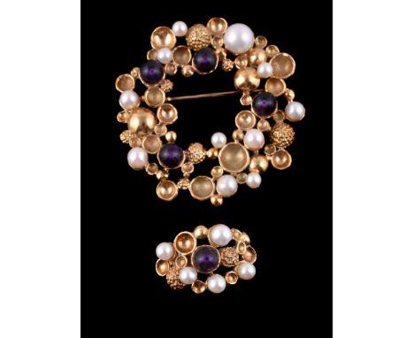 An amethyst and cultured pearl ring and brooch by Stuart Devlin, the panel composed of various textured and polished discs, w