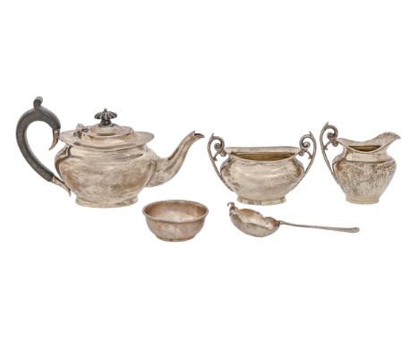 An Edwardian silver bachelors tea service, teapot 12cm h, by Jones &amp; Crompton, Birmingham 1903 and 1904 and a silver tea 