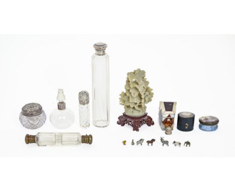 A Victorian tortoiseshell and mother-of-pearl thimble case, a silver capped spirally reeded glass scent bottle, a Chinese soa
