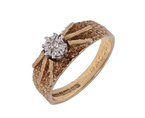 A diamond ring, illusion set in 9ct gold, with textured shoulders, Birmingham 1977, 3.5g, size M  Good condition