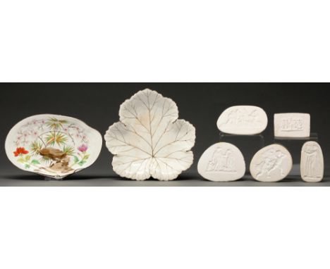 A Wedgwood shell shaped whiteware tureen stand, c1835, printed and painted with flowers, 23cm l, a Wedgwood white and gilt le